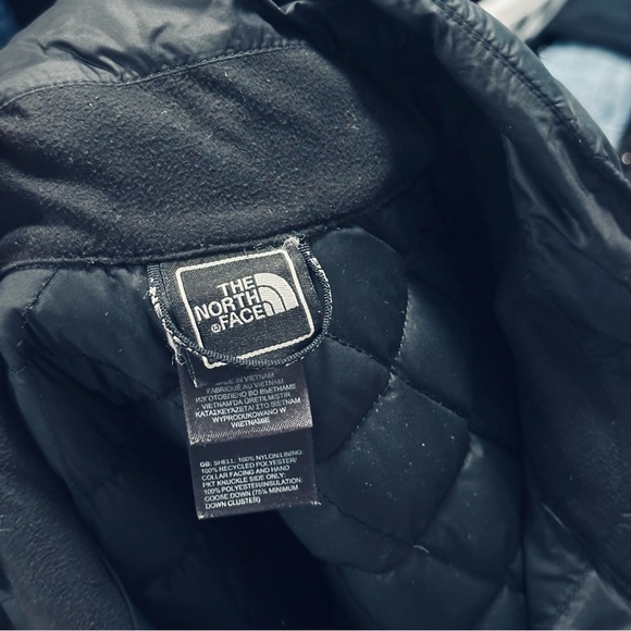 The North Face Women’s Thermoball™ Parka Black Mid-length Medium - Picture 4 of 9